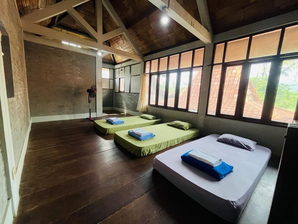 Economy Triple Room, 3 Twin Beds | Free WiFi, bed sheets