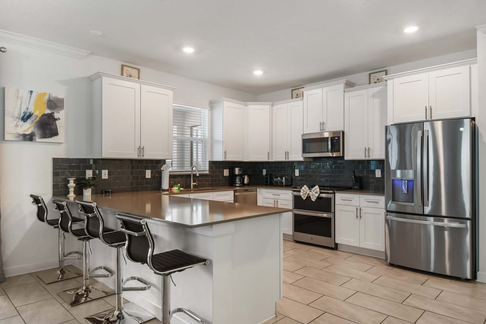 House, Multiple Beds, Pool Access, Pool View (2892SS_M SL) | Private kitchen