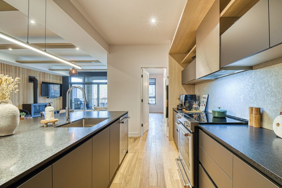 Deluxe Condo | Private kitchen
