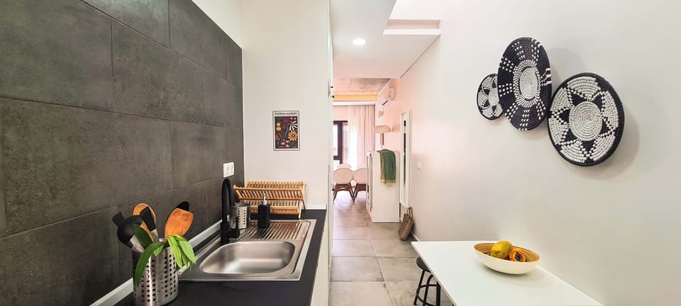 1 Open Bedroom | Private kitchen | Fridge, stovetop, electric kettle, toaster