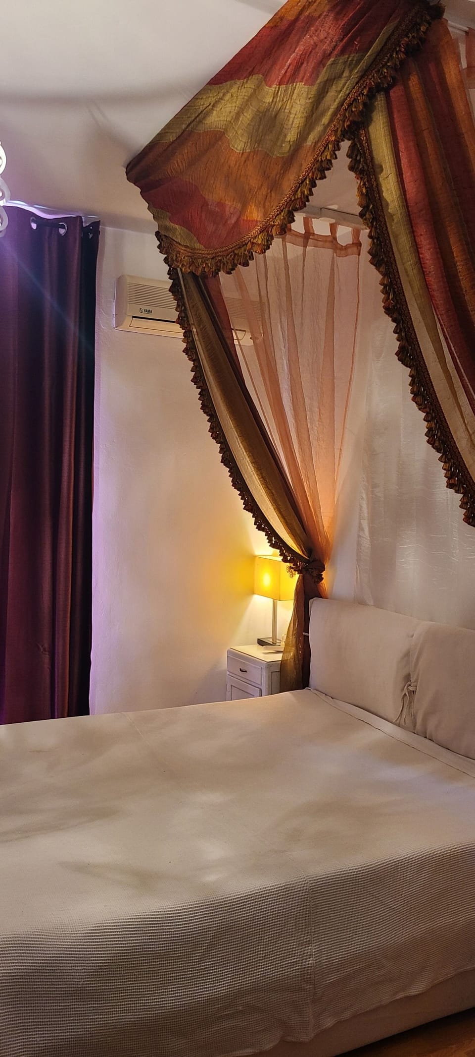 Frette Italian sheets, premium bedding, down comforters, minibar