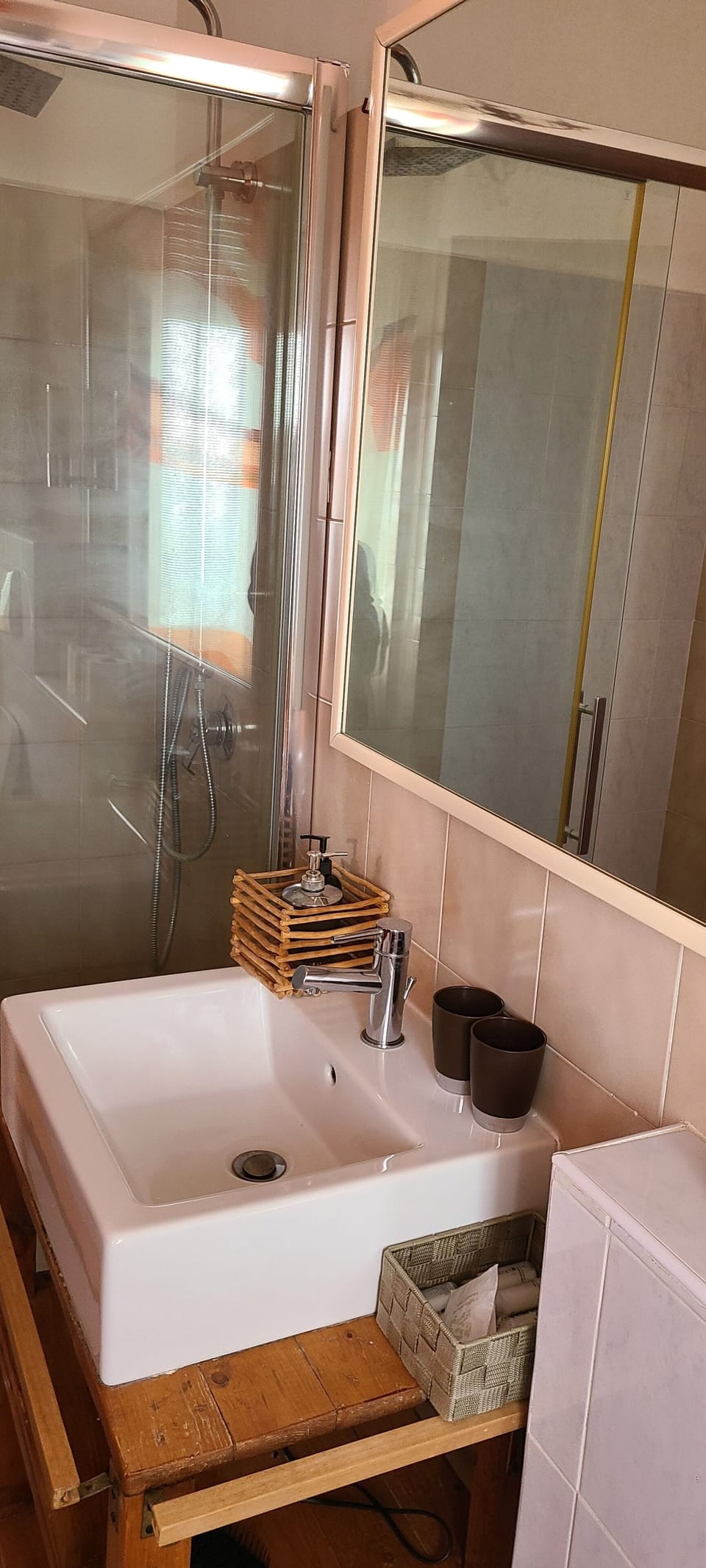 Jetted tub, rainfall showerhead, hair dryer, slippers