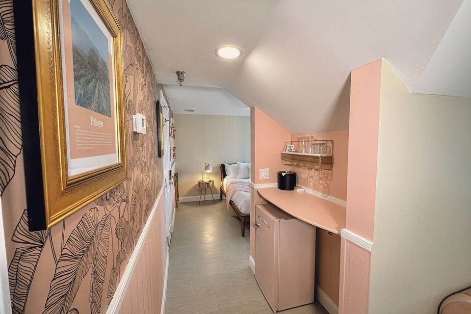 Deluxe King Suite | Premium bedding, minibar, iron/ironing board, free WiFi