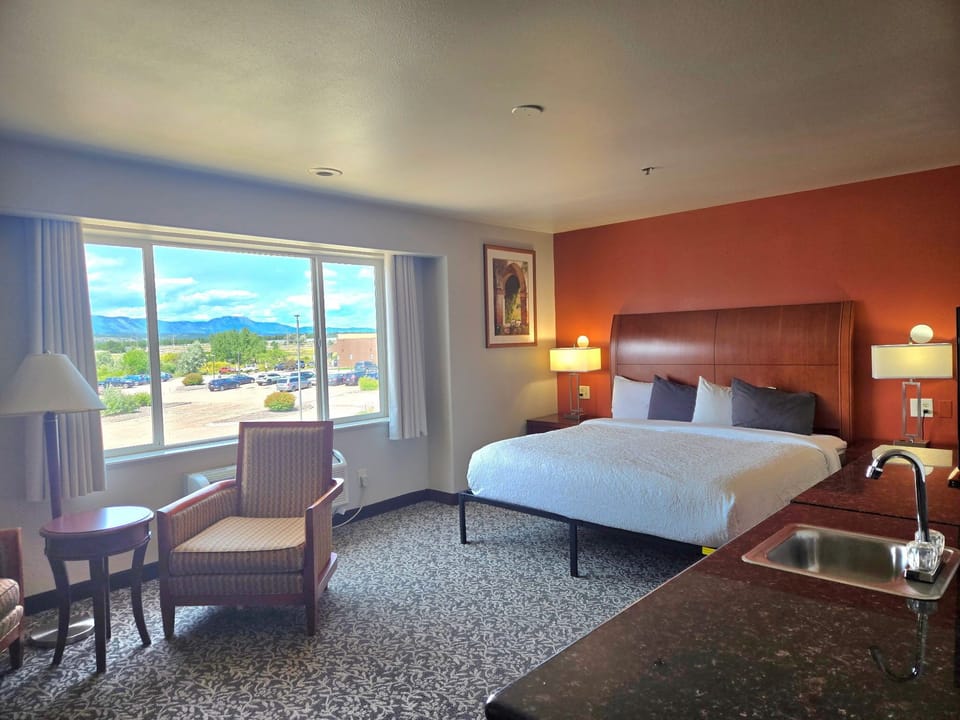 Suite, 1 King Bed | Iron/ironing board, bed sheets