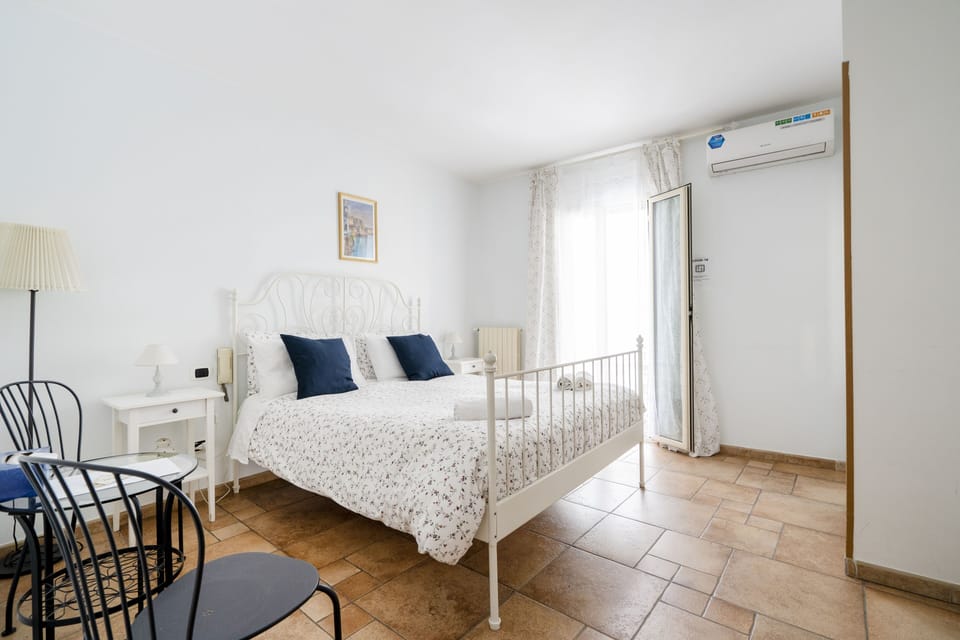 Deluxe Double Room, 1 Queen Bed | Desk, iron/ironing board, free WiFi