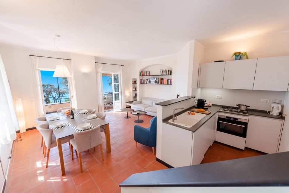 Family Villa, 4 Bedrooms, 2 Bathrooms, Sea Facing (Wonderful Villa with Sea View Terrace) | Interior