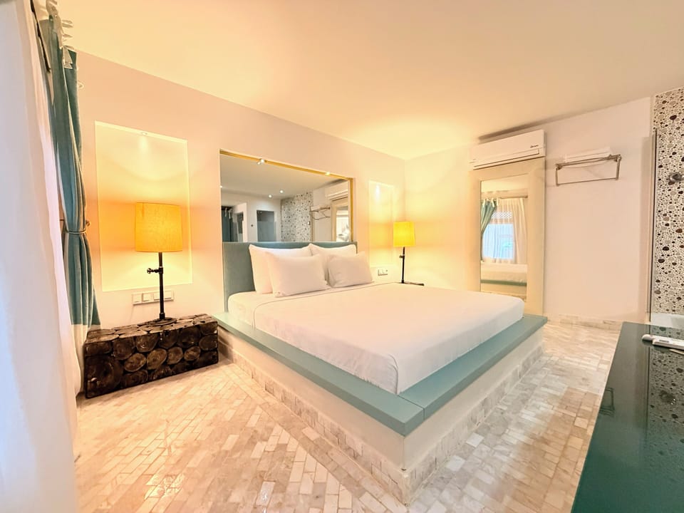 Deluxe Room | Premium bedding, down comforters, minibar, in-room safe