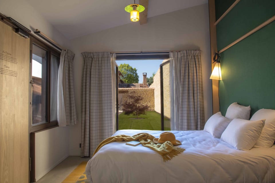 Classic Room, Garden View | Desk, laptop workspace, soundproofing, free WiFi