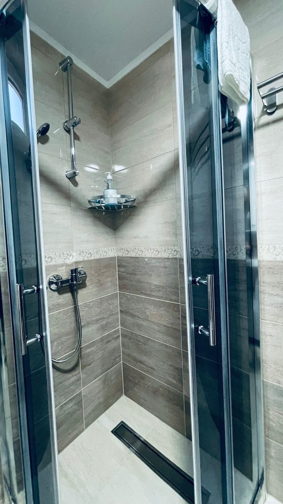 Quadruple Room | Bathroom | Shower, hair dryer, towels, soap
