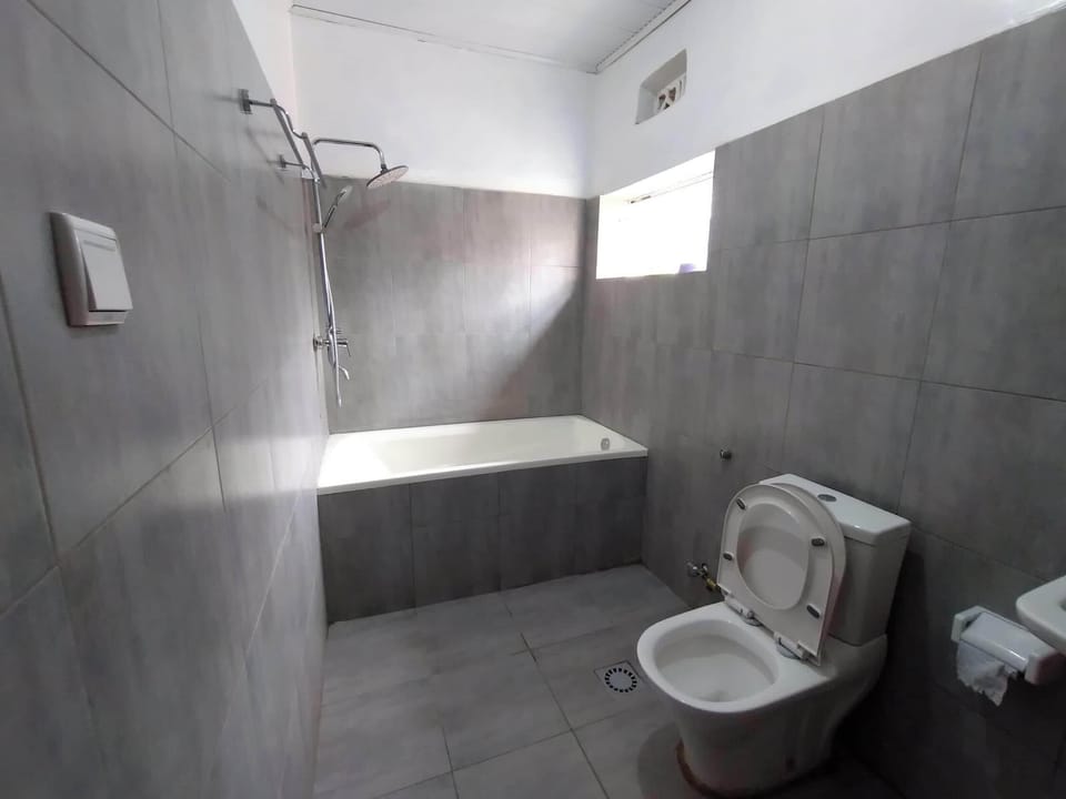 House | Bathroom | Shower, towels