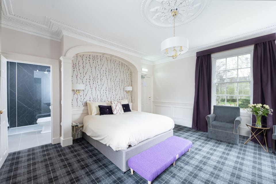 Premium bedding, down comforters, in-room safe, individually decorated