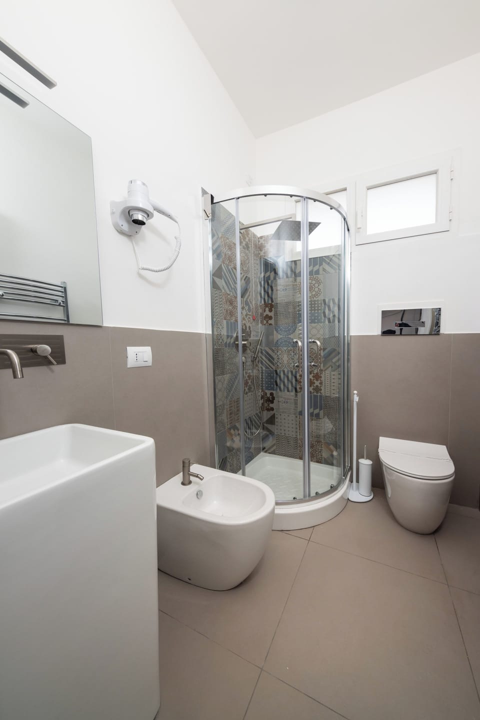 Comfort Single Room, Balcony, Beach View | Bathroom | Free toiletries, hair dryer, towels, soap