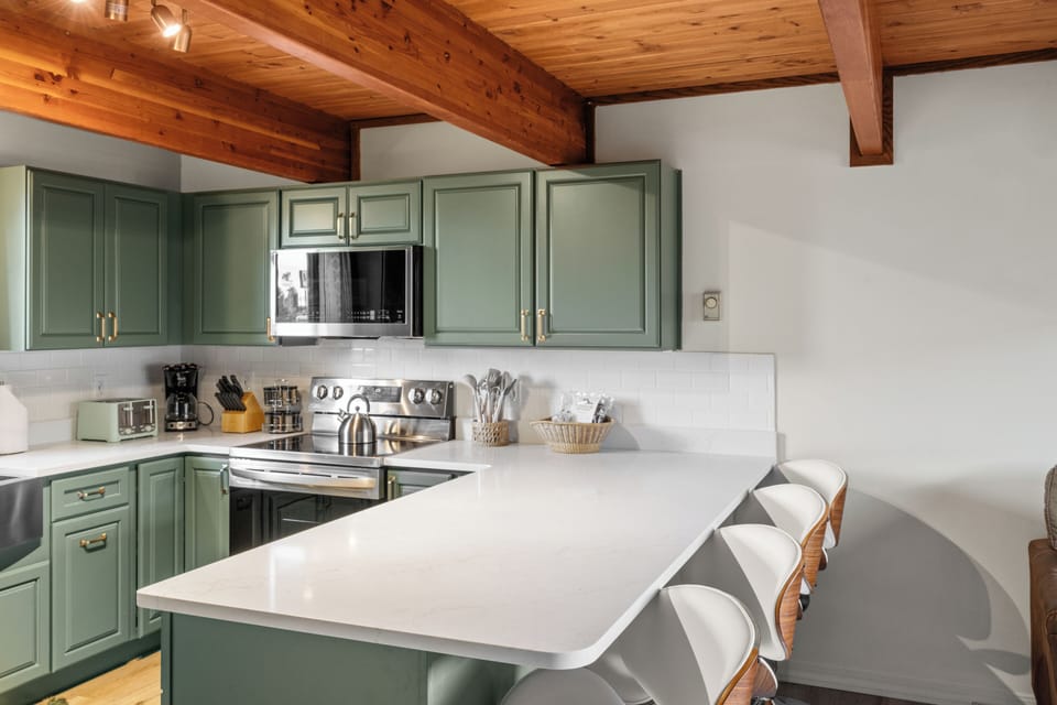 House, 2 Bedrooms, Kitchen | Private kitchen | Full-size fridge, microwave, oven, stovetop