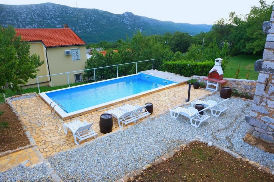 House (Three Bedroom Holiday Home with Terra) | Pool
