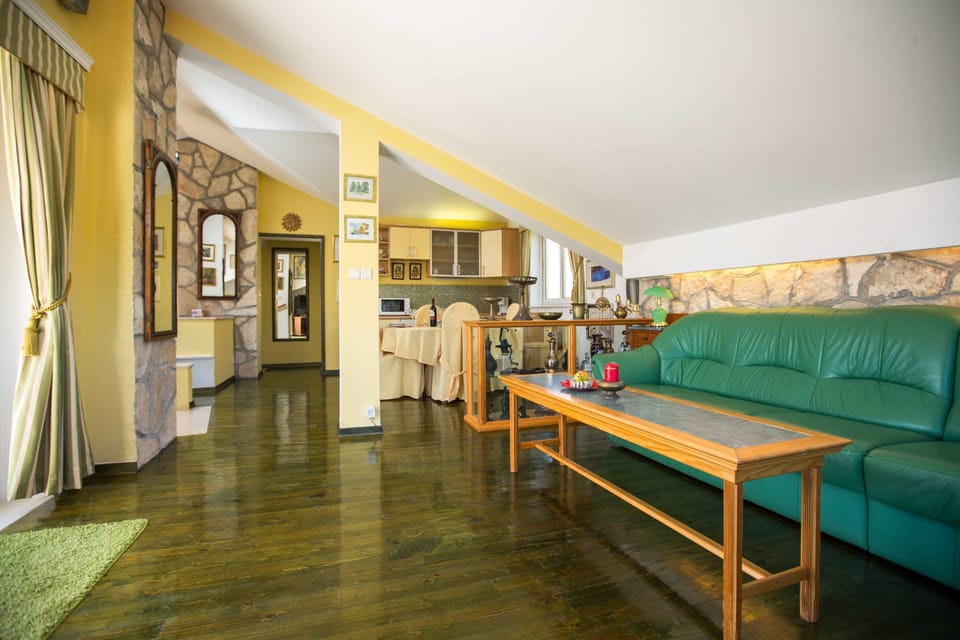 House (Five Bedroom Holiday Home with Balcon) | Living room | 32-inch flat-screen TV with digital channels
