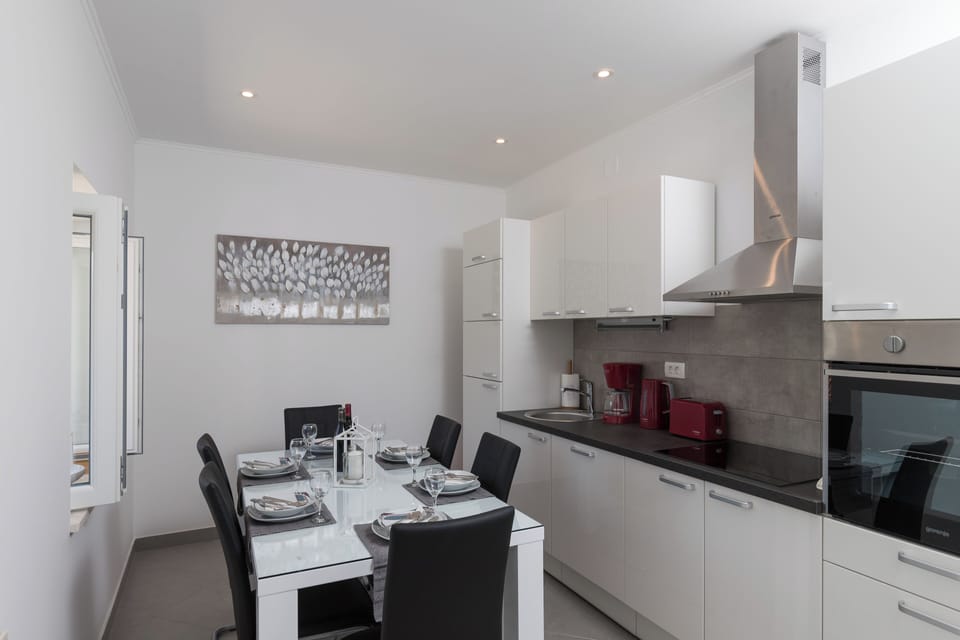 House (Two Bedroom Holiday Home with Terrace) | Dining room