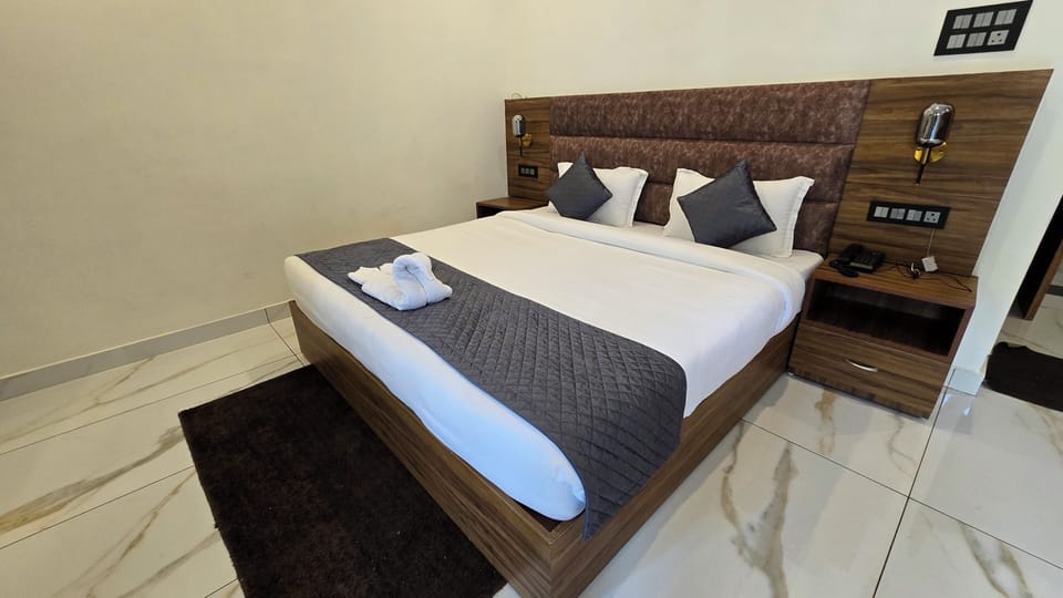 Deluxe Room, Balcony, Hill View | Desk, laptop workspace, free WiFi