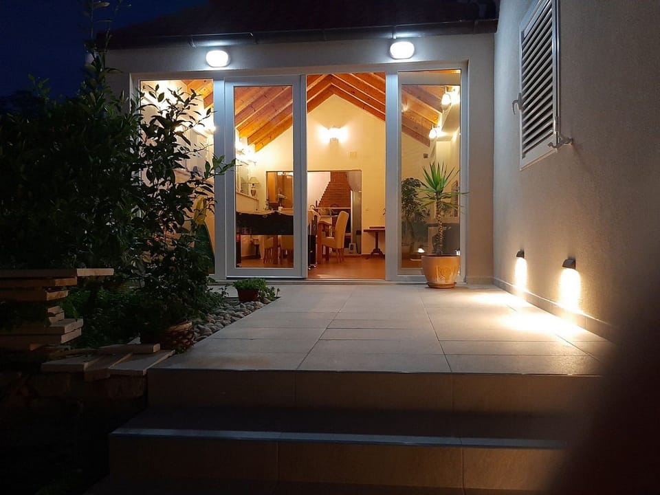 House (Four Bedroom Holiday Home with Balcon) | Exterior