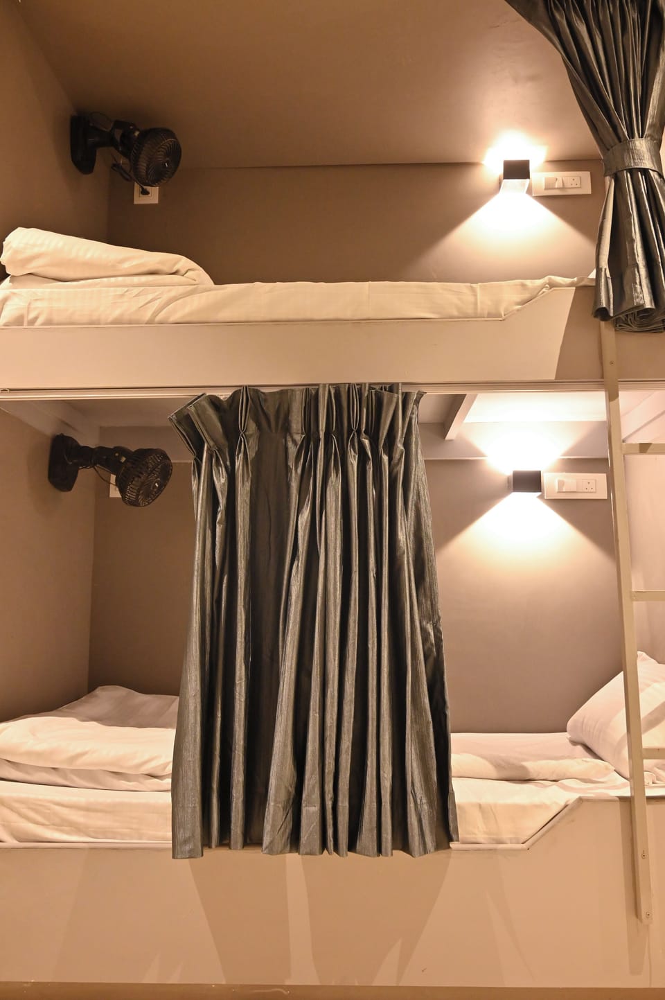 Classic Shared Dormitory | In-room safe, iron/ironing board, free WiFi