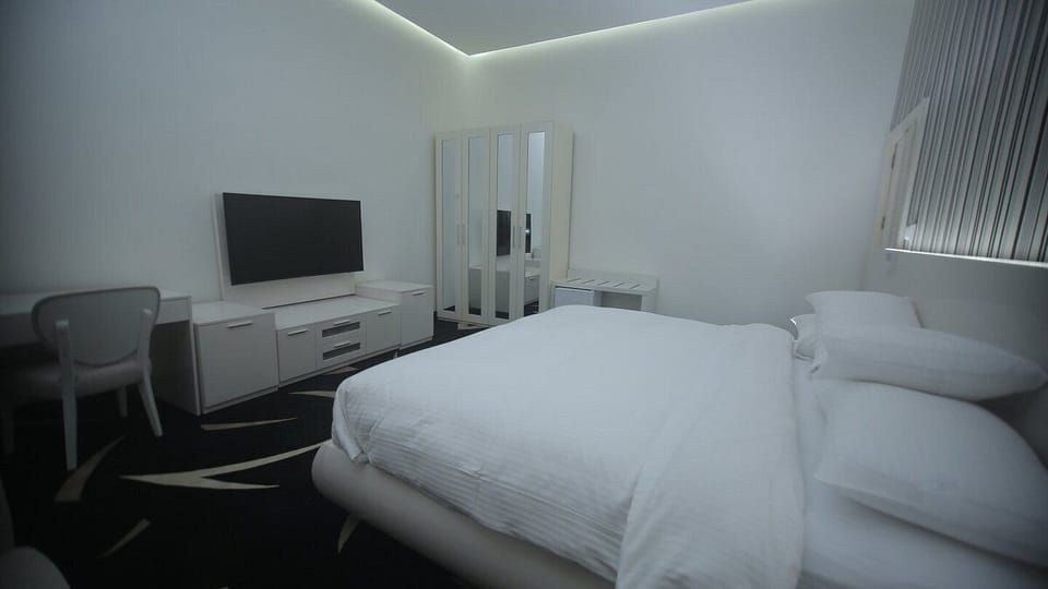 In-room safe, desk, laptop workspace, free WiFi