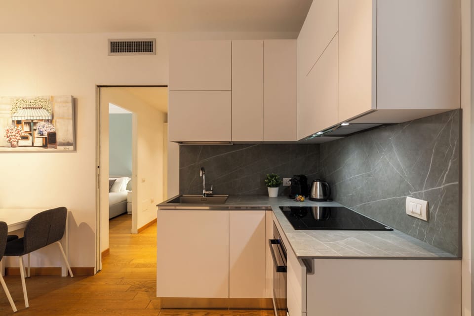 City Apartment | Private kitchen | Espresso maker, electric kettle, dining tables