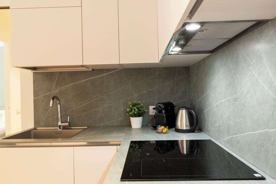 City Apartment | Private kitchen | Espresso maker, electric kettle, dining tables