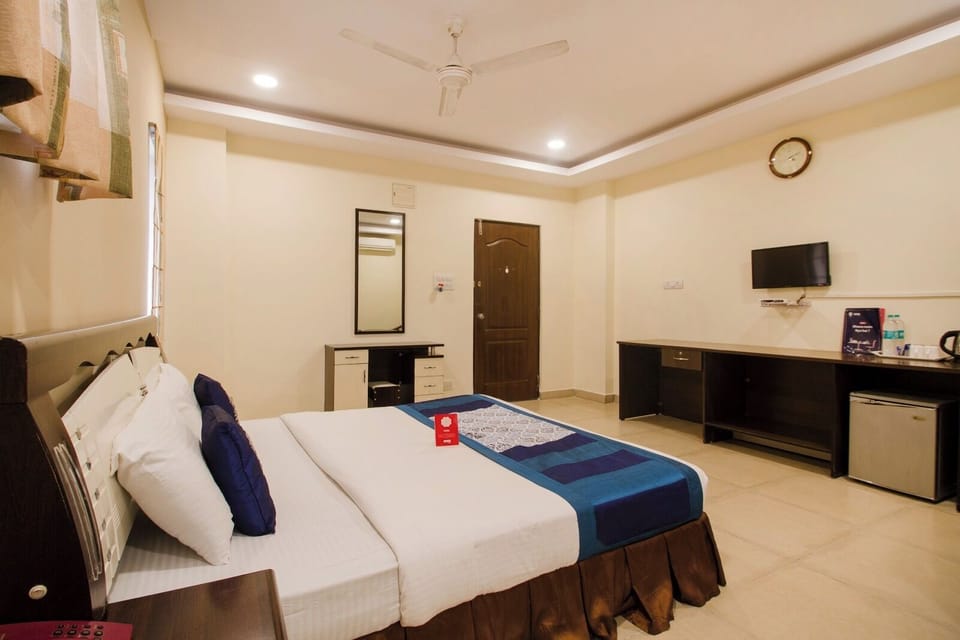 Classic Room | In-room safe, desk, laptop workspace, soundproofing