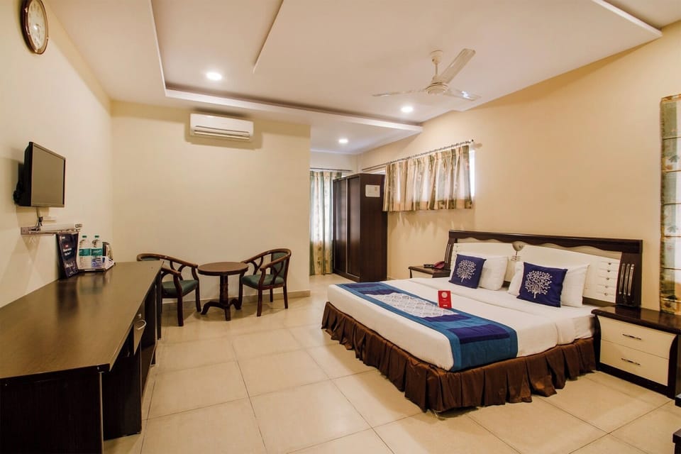 Classic Room | In-room safe, individually decorated, individually furnished, desk