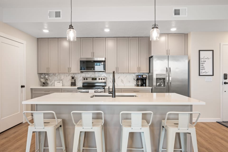 Condo, 2 Bedrooms | Private kitchen | Fridge, oven, coffee/tea maker, toaster