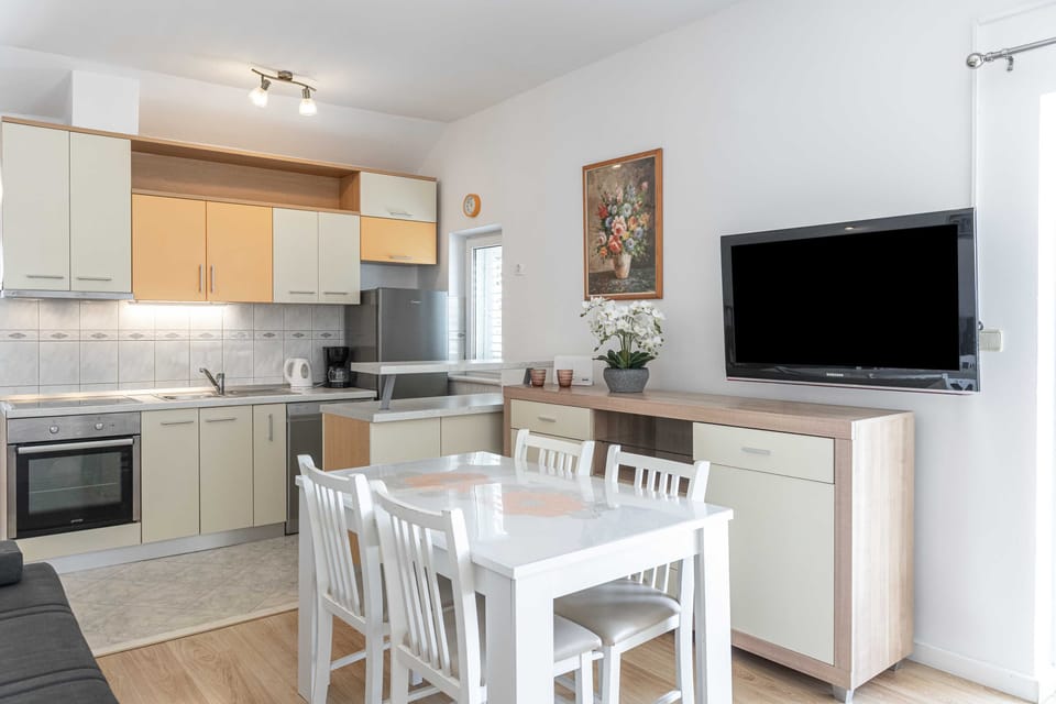 Apartment (One Bedroom Apartment with Balcony an) | Private kitchen | Fridge