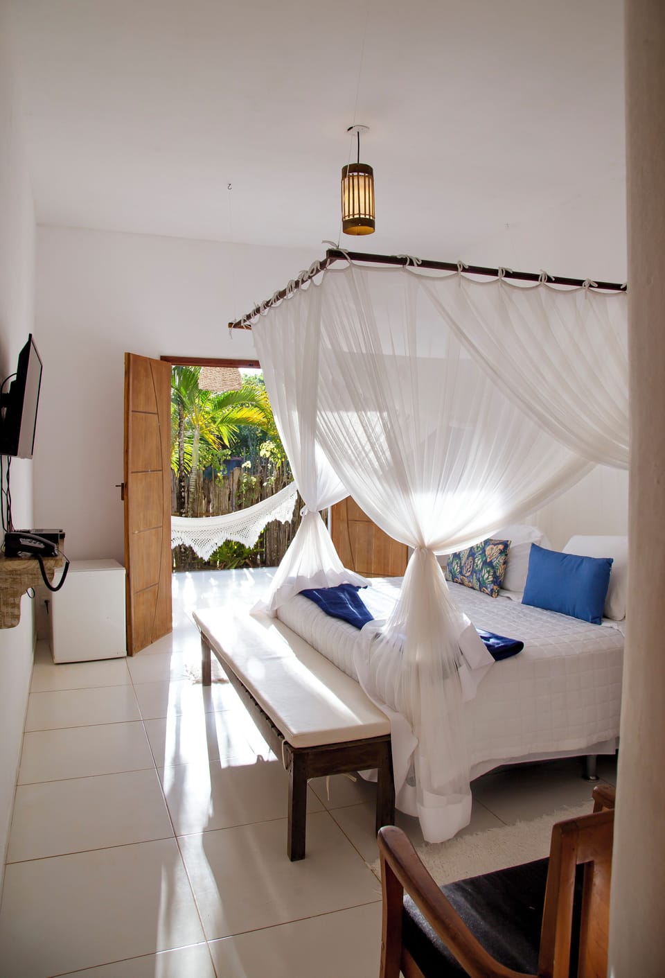 Standard Suite, Lanai, Garden View | In-room safe, individually decorated, bed sheets