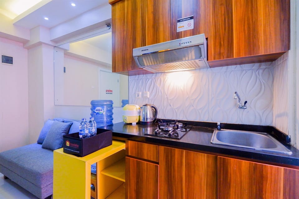 Apartment | Private kitchen | Fridge, stovetop, electric kettle, rice cooker