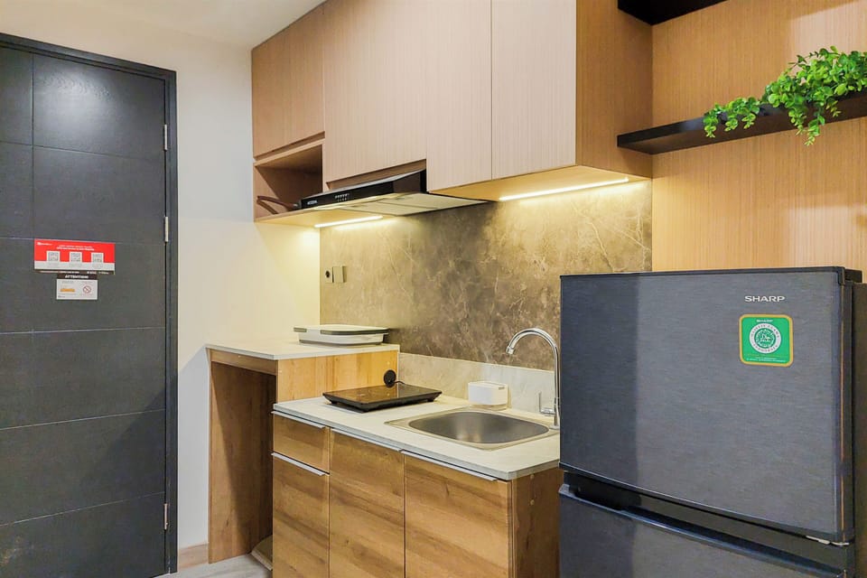 Studio | Private kitchen | Full-size fridge, stovetop, electric kettle