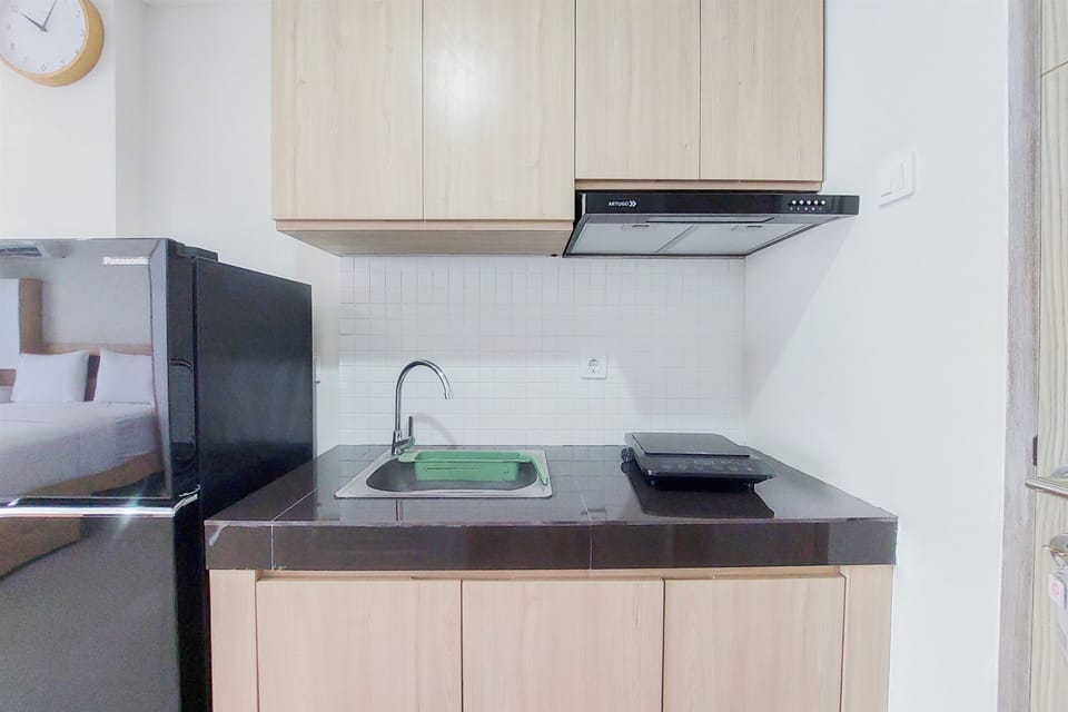 Studio | Private kitchen | Full-size fridge, stovetop, electric kettle