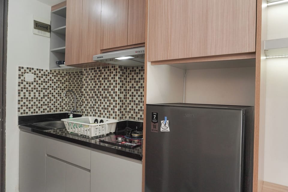 Studio | Private kitchen | Full-size fridge, stovetop, electric kettle