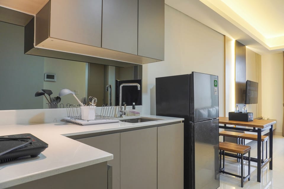 Apartment | Private kitchen | Full-size fridge, microwave, stovetop, electric kettle