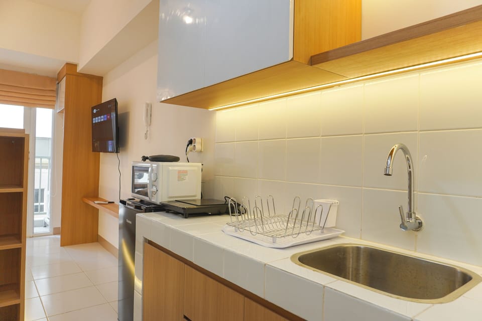 Studio | Private kitchen | Full-size fridge, microwave, stovetop, electric kettle