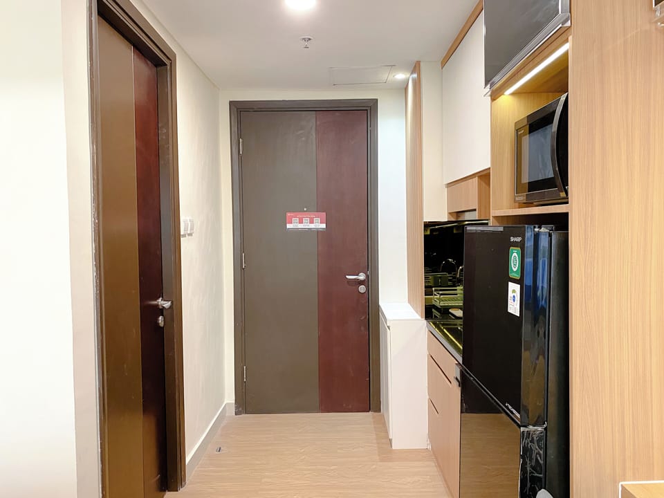 Studio | Private kitchen | Full-size fridge, microwave, stovetop, electric kettle