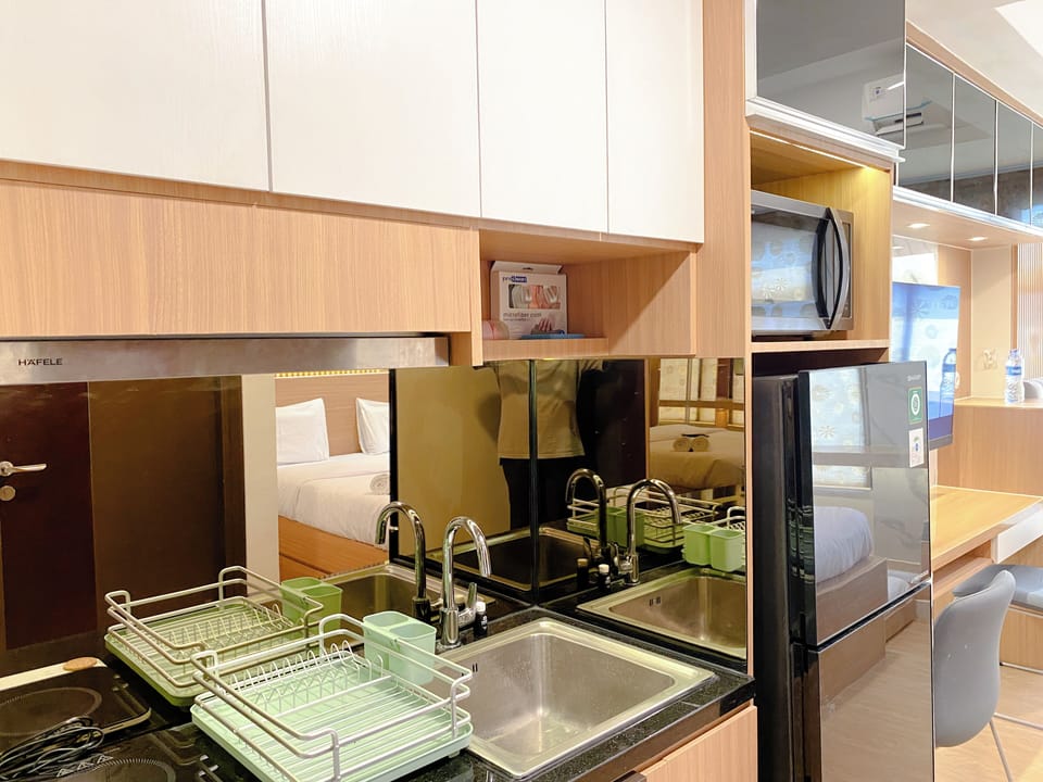 Studio | Private kitchen | Full-size fridge, microwave, stovetop, electric kettle
