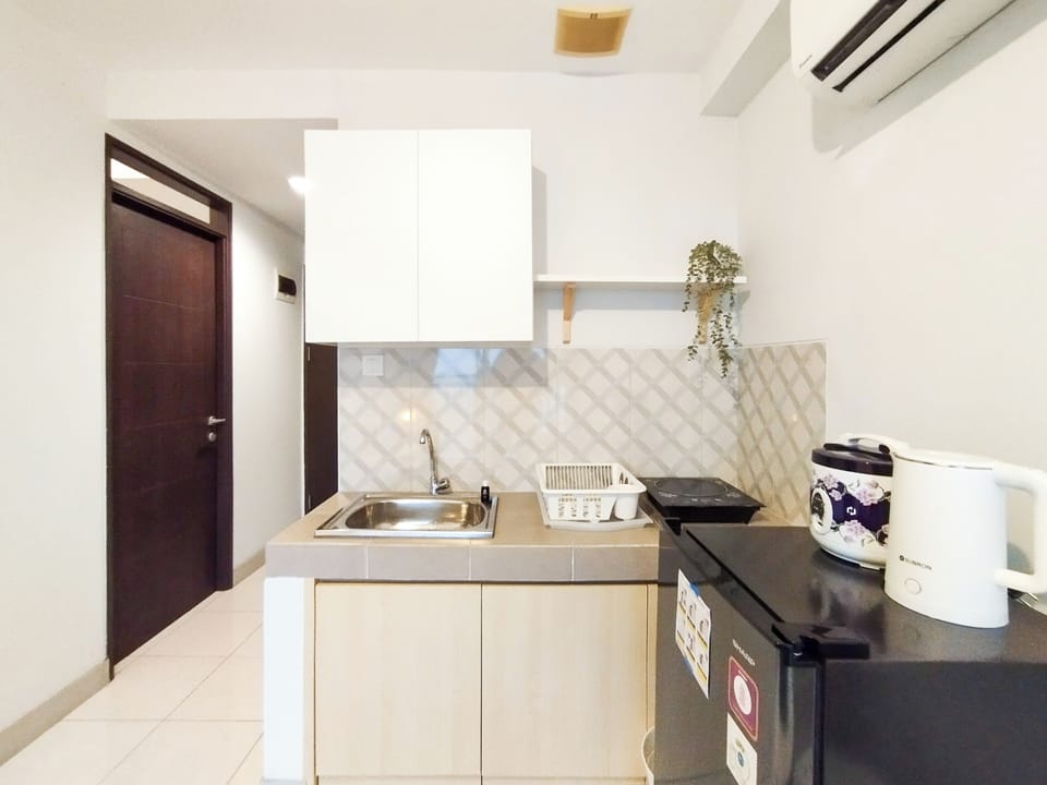 Apartment | Private kitchen | Full-size fridge, stovetop, electric kettle
