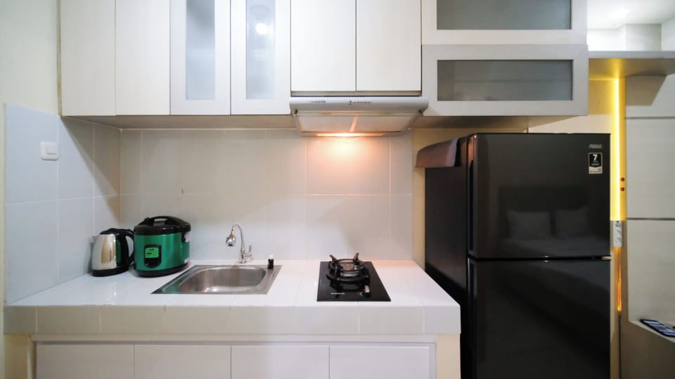 Studio | Private kitchen | Full-size fridge, stovetop, electric kettle
