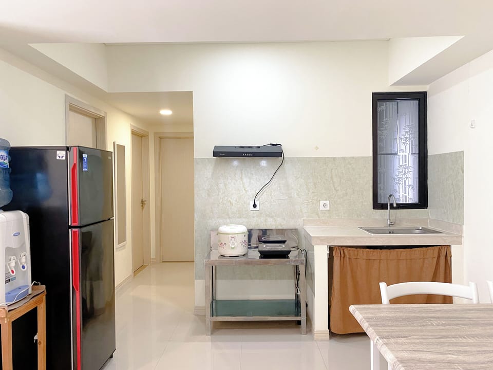 Apartment | Private kitchen | Full-size fridge, stovetop, electric kettle