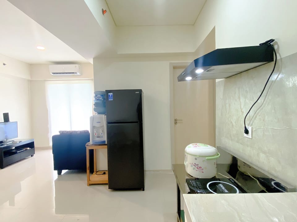 Apartment | Private kitchen | Full-size fridge, stovetop, electric kettle