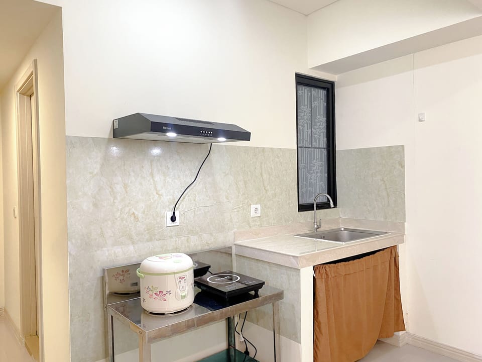 Apartment | Private kitchen | Full-size fridge, stovetop, electric kettle
