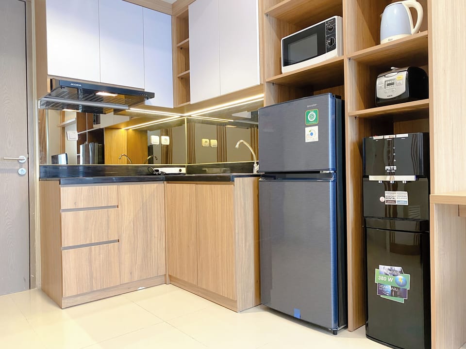 Full-size fridge, stovetop, electric kettle