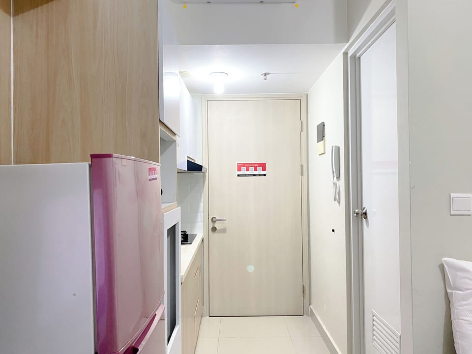 Studio | Private kitchen | Full-size fridge, stovetop, electric kettle