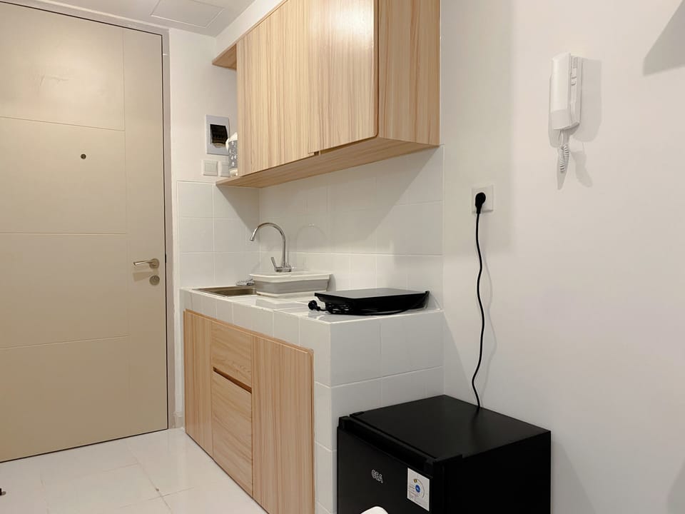 Stovetop, electric kettle