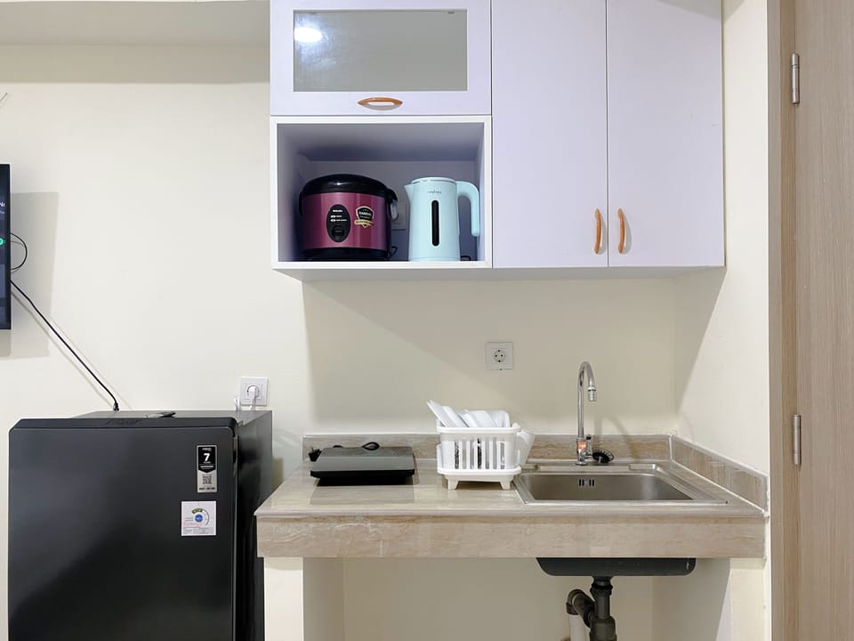 Studio | Private kitchen | Full-size fridge, stovetop, electric kettle