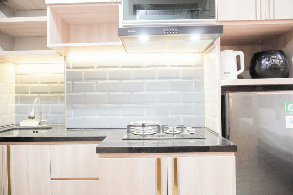 Studio | Private kitchen | Full-size fridge, stovetop, electric kettle