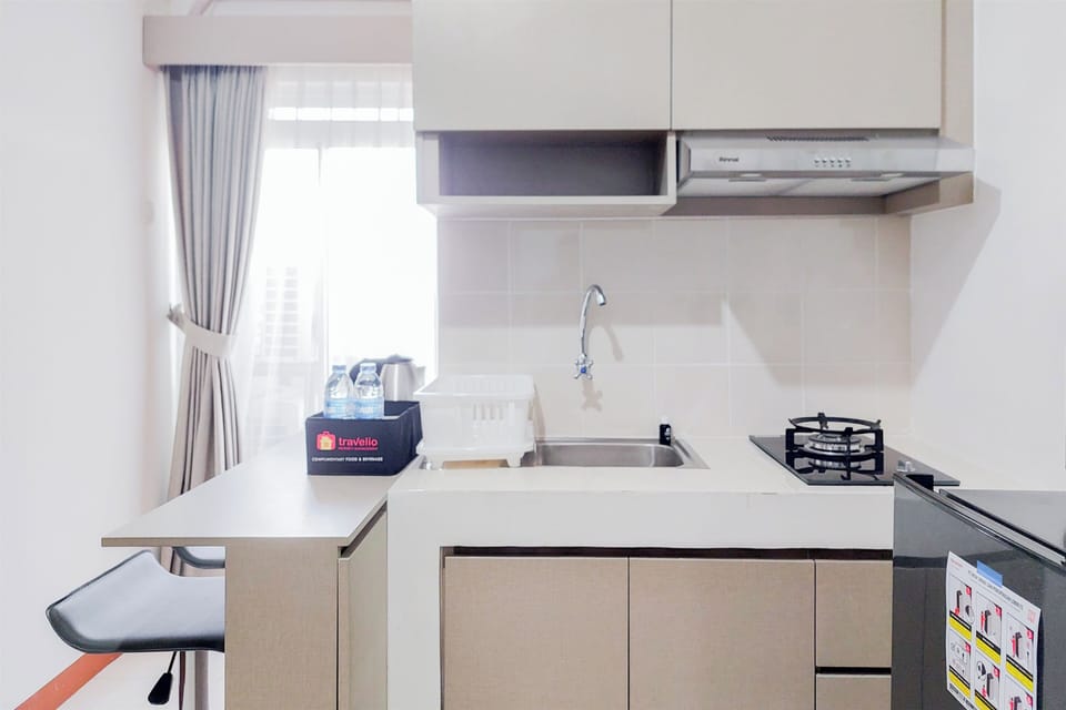 Apartment | Private kitchen | Full-size fridge, stovetop, electric kettle